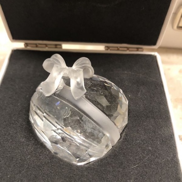 Beautiful Swarovski Crystal Heart with Bow! Mint! - Picture 1 of 3